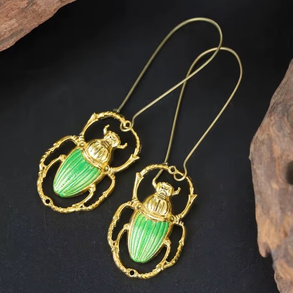 Vintage Green Beetle Gold Earrings - Picture 5 of 6
